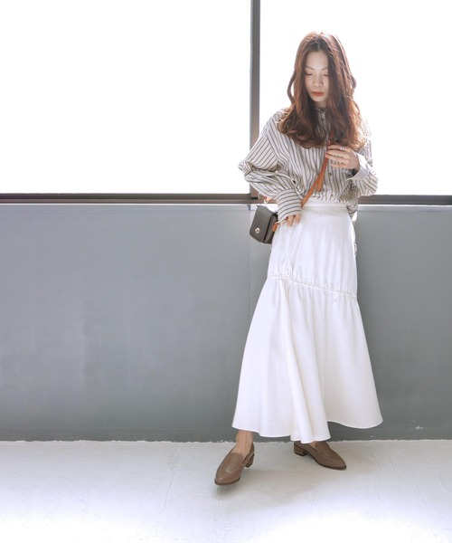 SOROTTO（ソロット）の「本革ピース ウッドヒールローファー 3cmヒール（パンプス・レディース・ブラック/グレイッシュベージュ/アイボリー・24.0cm/24.5cm/22.5cm/23.5cm/23.0cm/25.0cm）」の16枚目の写真