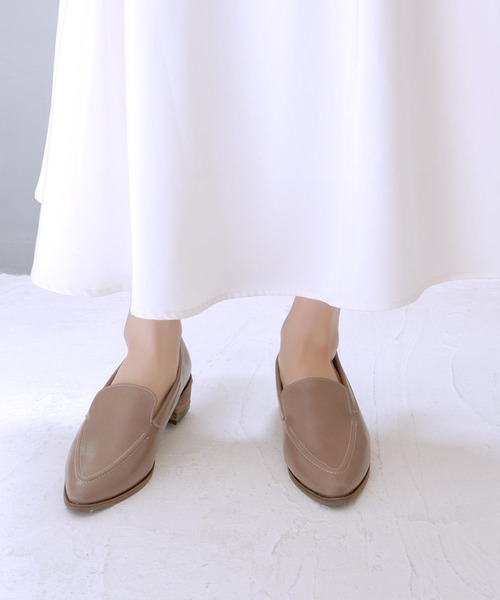 SOROTTO（ソロット）の「本革ピース ウッドヒールローファー 3cmヒール（パンプス・レディース・ブラック/グレイッシュベージュ/アイボリー・24.0cm/24.5cm/22.5cm/23.5cm/23.0cm/25.0cm）」の21枚目の写真