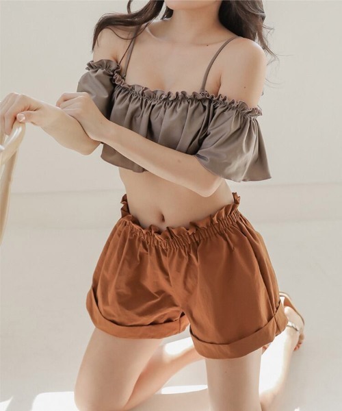 Dalfwin(ダールフィン)の「2022 S/S 春夏 水着 Earth colorオフショルダービキニ×ショートパンツ タンキニセット(水着・レディース・ベージュ/ブラウン/グレー・SMALL/MEDIUM/LARGE)」の14枚目の写真