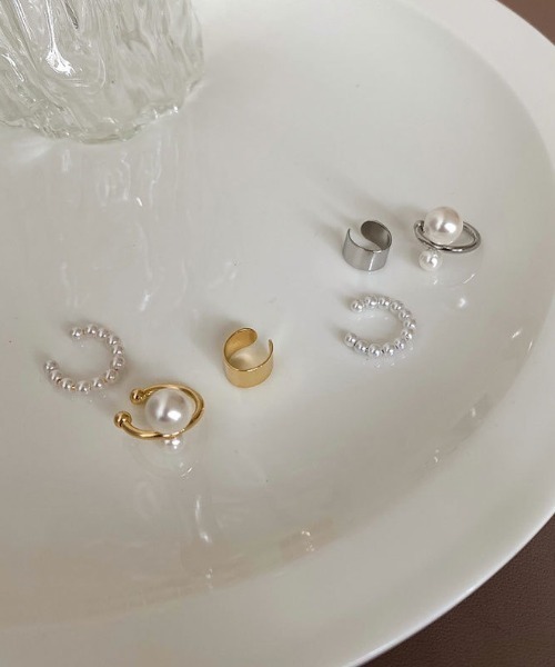 LAC-VERT(ラック・ヴェール)の「三連パールイヤーカフセット(イヤリング・レディース・ゴールド/シルバー・FREE)」の2枚目の写真