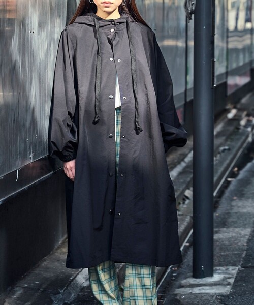 PUBLUX（パブリュクス）の「【PUBLUX/パブリュクス】 ボリューム袖フードスプリングコート（トレンチコート・レディース・ベージュ/カーキ/ブラック・ﾌﾘ-）」の7枚目の写真