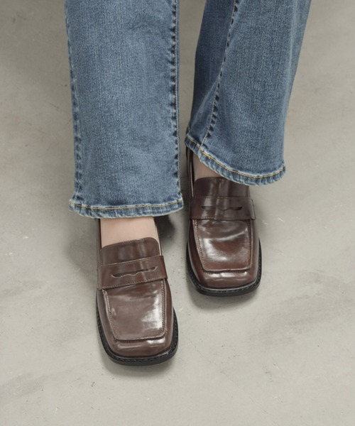 tukn.（トゥクン）の「【tukn.】スクエアトゥヒールローファー / スクエアトゥチャンキーピースソールローファー（ローファー・レディース・ブラック/アイボリー/ブラウン・22.5㎝/22.5cm/24.0cm/23.0cm/24.5cm/23.5cm）」の3枚目の写真