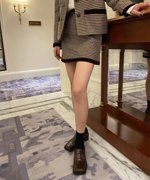 tukn.（トゥクン）の「【tukn.】スクエアトゥヒールローファー / スクエアトゥチャンキーピースソールローファー（ローファー・レディース・ブラック/アイボリー/ブラウン・22.5㎝/22.5cm/24.0cm/23.0cm/24.5cm/23.5cm）」の4枚目の写真