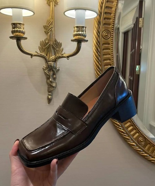 tukn.（トゥクン）の「【tukn.】スクエアトゥヒールローファー / スクエアトゥチャンキーピースソールローファー（ローファー・レディース・ブラック/アイボリー/ブラウン・22.5㎝/22.5cm/24.0cm/23.0cm/24.5cm/23.5cm）」の19枚目の写真