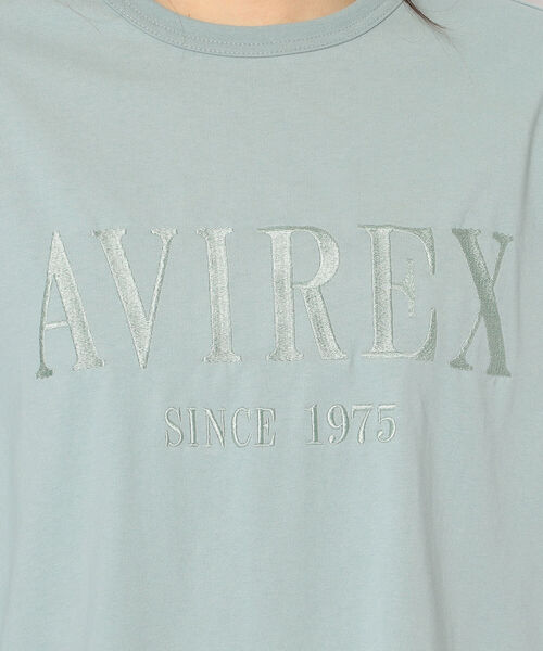 AVIREX（アヴィレックス）の「FINE COLOR SCHEME　EMBROIDERY　TOPS/ ファインカラースキーム刺繍トップス（Tシャツ/カットソー・レディース・グリーン/オフホワイト/ブラック・FREE）」の7枚目の写真