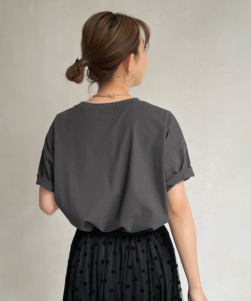 DouDou（ドゥドゥ）の「BLANCA T（Tシャツ/カットソー・レディース・チャコールグレー/オフホワイト/グレイッシュベージュ・FREE）」の14枚目の写真