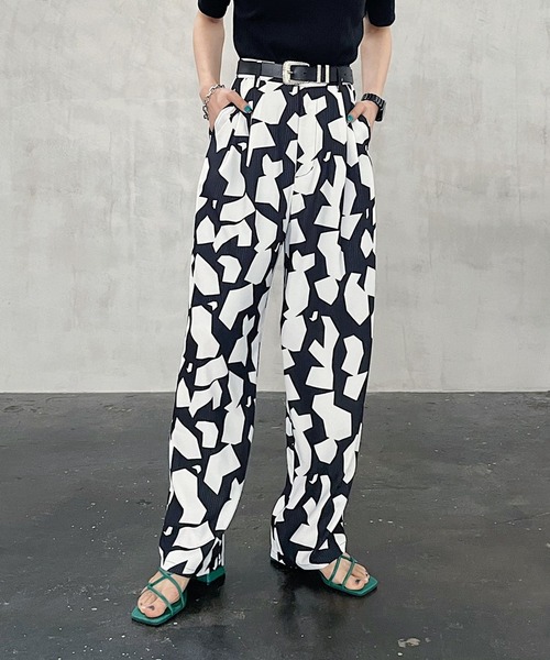 PAGEBOY(ページボーイ)の「ジオメトパターンパンツ(その他パンツ・レディース・ターコイズブルー/ブラック・FREE)」の1枚目の写真