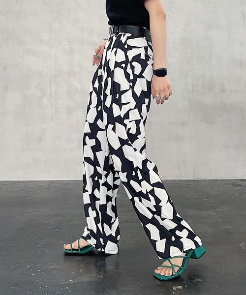 PAGEBOY(ページボーイ)の「ジオメトパターンパンツ(その他パンツ・レディース・ターコイズブルー/ブラック・FREE)」の3枚目の写真