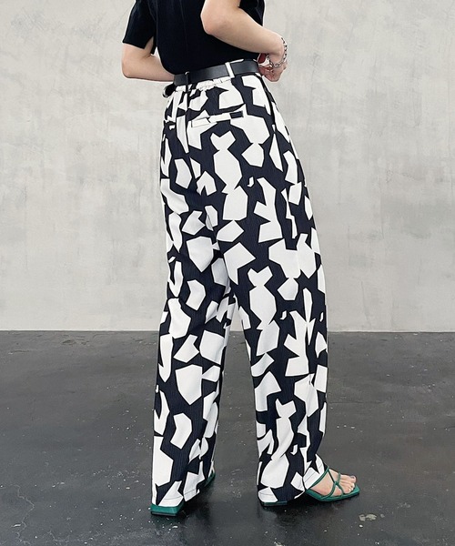 PAGEBOY(ページボーイ)の「ジオメトパターンパンツ(その他パンツ・レディース・ターコイズブルー/ブラック・FREE)」の4枚目の写真