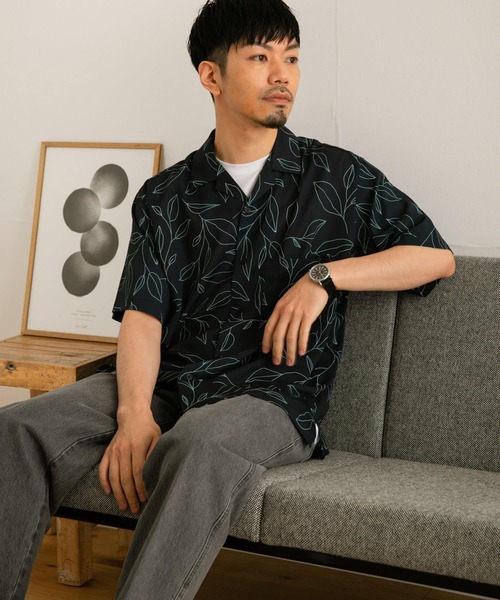 ITEMS URBANRESEARCH（アイテムズ アーバンリサーチ）の「リーフプリント オープンカラー半袖シャツ（シャツ/ブラウス・メンズ・ベージュ/ネイビー/グリーン・MEDIUM/LARGE）」の3枚目の写真