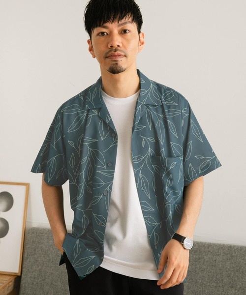 ITEMS URBANRESEARCH（アイテムズ アーバンリサーチ）の「リーフプリント オープンカラー半袖シャツ（シャツ/ブラウス・メンズ・ベージュ/ネイビー/グリーン・MEDIUM/LARGE）」の2枚目の写真