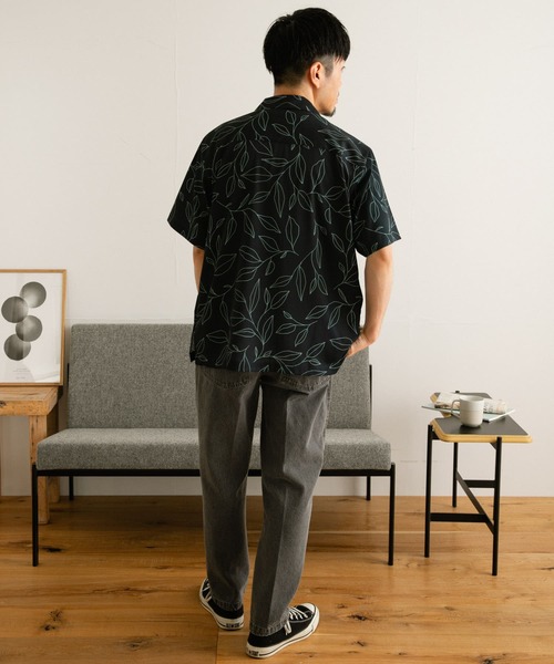 ITEMS URBANRESEARCH（アイテムズ アーバンリサーチ）の「リーフプリント オープンカラー半袖シャツ（シャツ/ブラウス・メンズ・ベージュ/ネイビー/グリーン・MEDIUM/LARGE）」の7枚目の写真