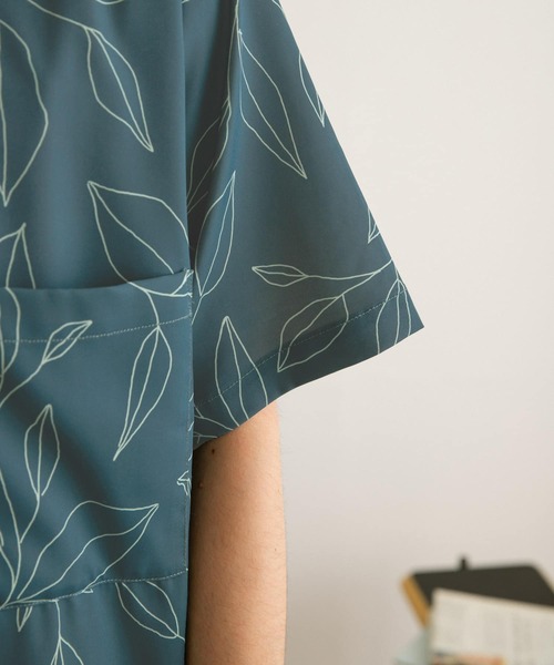 ITEMS URBANRESEARCH（アイテムズ アーバンリサーチ）の「リーフプリント オープンカラー半袖シャツ（シャツ/ブラウス・メンズ・ベージュ/ネイビー/グリーン・MEDIUM/LARGE）」の6枚目の写真