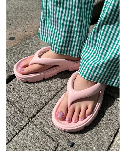 WC（ダブル シー）の「カラートングサンダル（サンダル・レディース・ホワイト/ブラック/ピンク・SMALL/MEDIUM）」の6枚目の写真