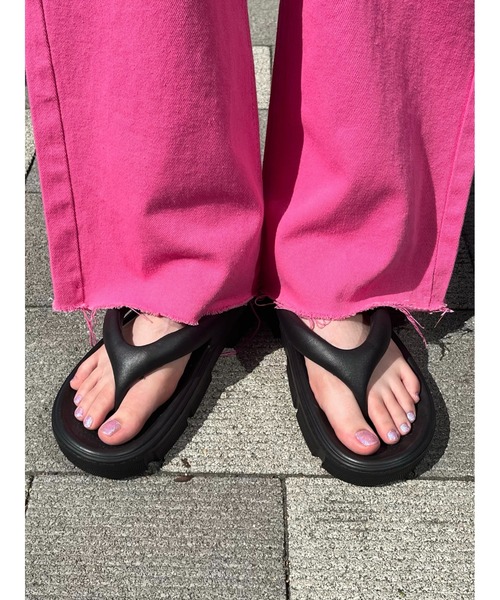 WC（ダブル シー）の「カラートングサンダル（サンダル・レディース・ホワイト/ブラック/ピンク・SMALL/MEDIUM）」の16枚目の写真