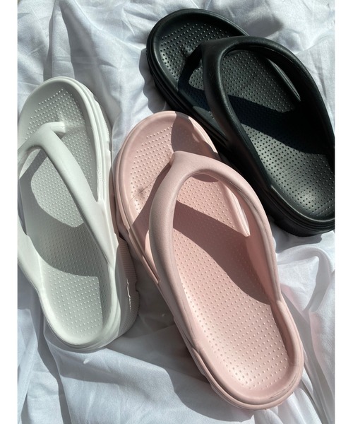 WC（ダブル シー）の「カラートングサンダル（サンダル・レディース・ホワイト/ブラック/ピンク・SMALL/MEDIUM）」の10枚目の写真