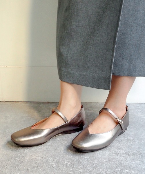 あしながおじさん(アシナガオジサン)の「ストラップシューズ 1310187(パンプス・レディース・ブラック/ブロンズ/グレイッシュベージュ/プラチナム/ガンメタ/ナチュラル/ワイン/アンティークゴールド/マルチ・23.5cm/24.5cm/23.0cm/24.0cm/22.5cm)」の9枚目の写真