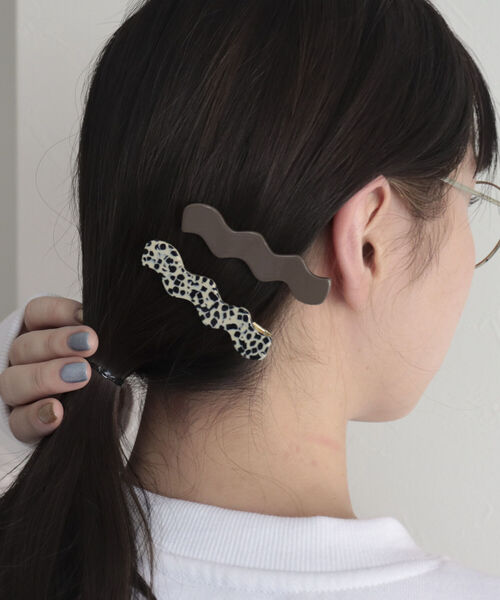 fredy emue(フレディエミュ)の「ウェーブクリップセット(バレッタ/ヘアクリップ・レディース・ピンク/グリーン/キナリ/ブラック系その他4・FREE)」の2枚目の写真