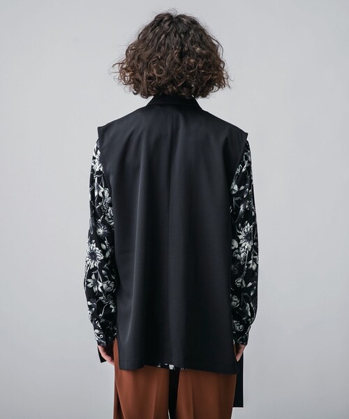 tk.TAKEO KIKUCHI（ティーケータケオキクチ）の「◆ベルテッドノースリーブジャケット（ユニセックスアイテム）（ベスト・メンズ・ブラック/ブルー・66/88）」の6枚目の写真