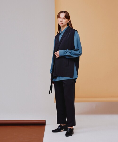 tk.TAKEO KIKUCHI（ティーケータケオキクチ）の「◆ベルテッドノースリーブジャケット（ユニセックスアイテム）（ベスト・メンズ・ブラック/ブルー・66/88）」の21枚目の写真