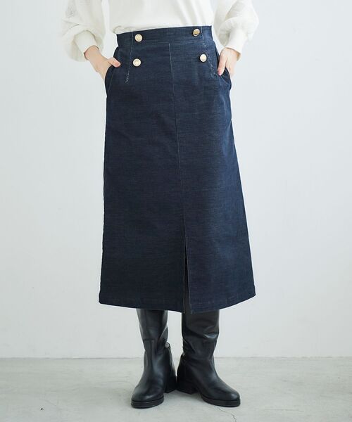 le.coeur blanc(ルクールブラン)の「シャンブレーコーデュロイストレートスカート(スカート・レディース・ネイビー/オフホワイト・38/36)」の2枚目の写真