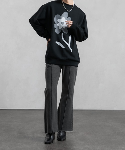 Adoon plain(アドーンプレーン)の「【Adoon plain】フラワープリントルーズスウェット(スウェット・メンズ・オフホワイト/ブラック・MEDIUM/LARGE)」の12枚目の写真