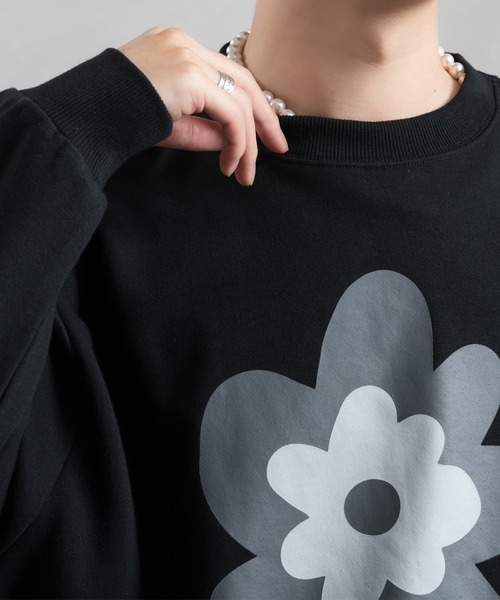 Adoon plain(アドーンプレーン)の「【Adoon plain】フラワープリントルーズスウェット(スウェット・メンズ・オフホワイト/ブラック・MEDIUM/LARGE)」の21枚目の写真