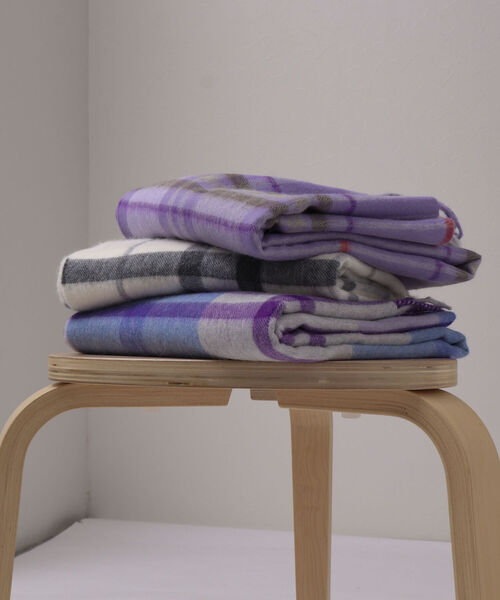 NOLLEY’S Sophi（ノーリーズソフィ）の「【BEGG＆CO/ベグアンドコー】≪別注≫チェックストール（ストール/ショール・レディース・ホワイト系その他2/パープル系その他2/ブルー系その他2・FREE）」の10枚目の写真