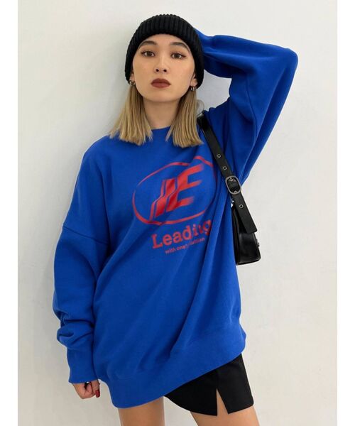 EMODA（エモダ）の「エンブレムモチーフスウェット（スウェット・レディース・ホワイト/ブラック/グレー/ブルー・FREE）」の4枚目の写真