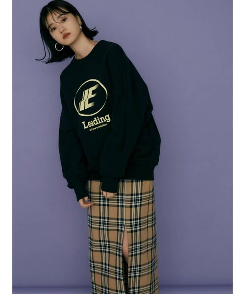 EMODA（エモダ）の「エンブレムモチーフスウェット（スウェット・レディース・ホワイト/ブラック/グレー/ブルー・FREE）」の11枚目の写真