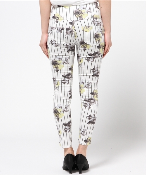 VENCEEXCHANGE（ヴァンスエクスチェンジ）の「サテンストライプ花柄ハイウエストスキニー            （その他パンツ・レディース・オフホワイト/ブラック・MEDIUM/SMALL/LARGE）」の5枚目の写真