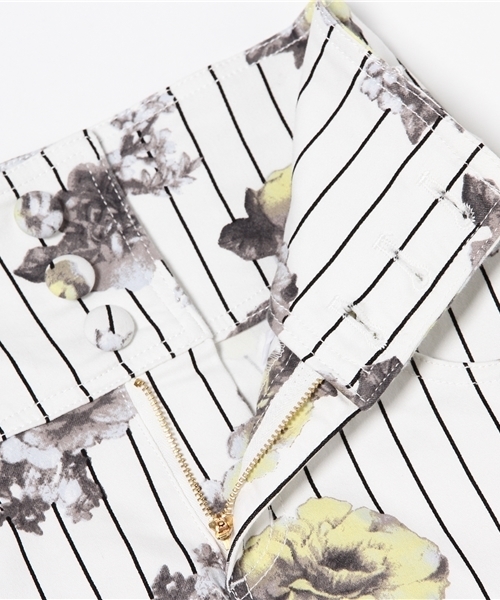 VENCEEXCHANGE（ヴァンスエクスチェンジ）の「サテンストライプ花柄ハイウエストスキニー            （その他パンツ・レディース・オフホワイト/ブラック・MEDIUM/SMALL/LARGE）」の10枚目の写真