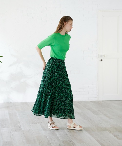 INED CLARO（イネドクラロ）の「フラワープリントマーメイドフレアスカート（スカート・レディース・ブラック/オフホワイト・フリー）」の4枚目の写真