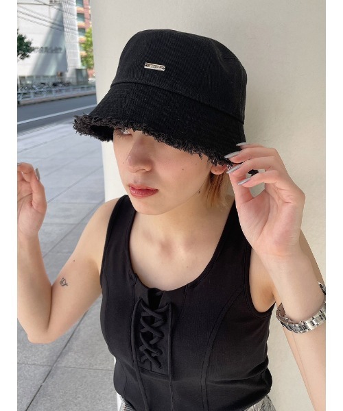 ENVYM(アンビー)の「ツイルフリンジバケットハット(ハット・レディース・ブラック/ベージュ・FREE)」の2枚目の写真