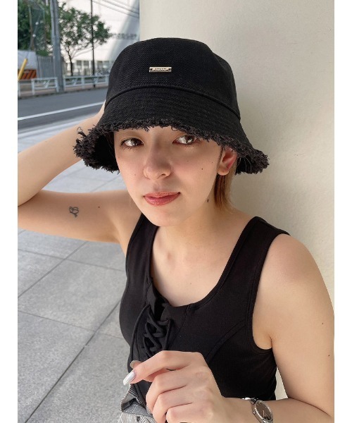 ENVYM(アンビー)の「ツイルフリンジバケットハット(ハット・レディース・ブラック/ベージュ・FREE)」の3枚目の写真