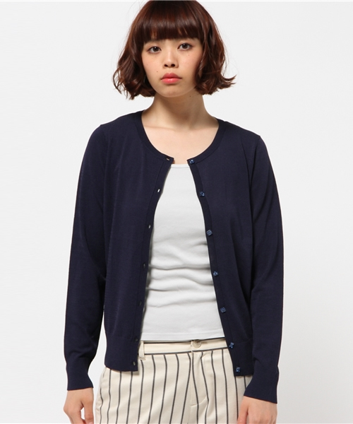 NATURAL BEAUTY BASIC（ナチュラルビューティーベーシック）の「ラウンドネックカーディガン（カーディガン/ボレロ・レディース・グレー/ホワイト/イエロー/ピンク/ネイビー・MEDIUM）」の4枚目の写真