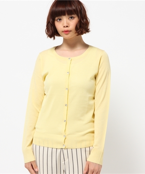 NATURAL BEAUTY BASIC（ナチュラルビューティーベーシック）の「ラウンドネックカーディガン（カーディガン/ボレロ・レディース・グレー/ホワイト/イエロー/ピンク/ネイビー・MEDIUM）」の6枚目の写真