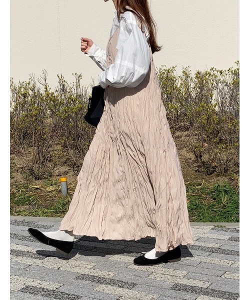 ANOTHER S(アナザーエス)の「ワッシャープリーツロング丈キャミワンピース(ワンピース・レディース・ベージュ/ブラック/グリーン/グレー・FREE)」の14枚目の写真