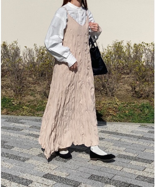 ANOTHER S(アナザーエス)の「ワッシャープリーツロング丈キャミワンピース(ワンピース・レディース・ベージュ/ブラック/グリーン/グレー・FREE)」の8枚目の写真