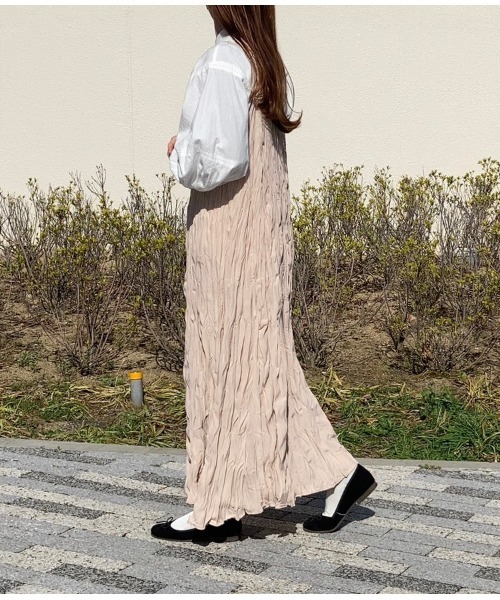 ANOTHER S(アナザーエス)の「ワッシャープリーツロング丈キャミワンピース(ワンピース・レディース・ベージュ/ブラック/グリーン/グレー・FREE)」の15枚目の写真