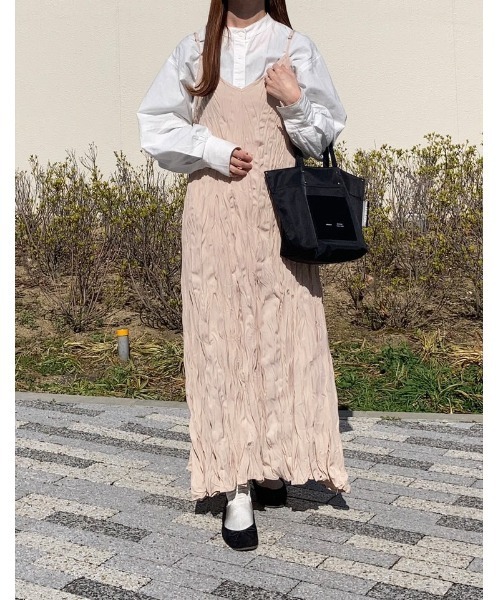 ANOTHER S(アナザーエス)の「ワッシャープリーツロング丈キャミワンピース(ワンピース・レディース・ベージュ/ブラック/グリーン/グレー・FREE)」の7枚目の写真