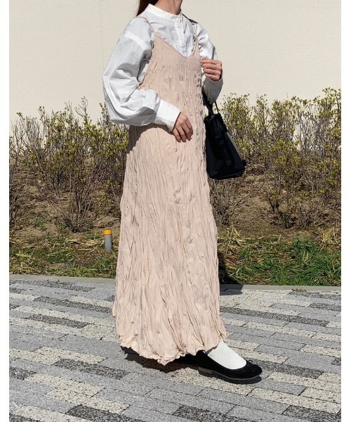ANOTHER S(アナザーエス)の「ワッシャープリーツロング丈キャミワンピース(ワンピース・レディース・ベージュ/ブラック/グリーン/グレー・FREE)」の10枚目の写真