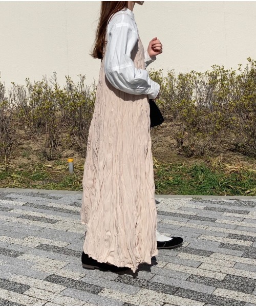 ANOTHER S(アナザーエス)の「ワッシャープリーツロング丈キャミワンピース(ワンピース・レディース・ベージュ/ブラック/グリーン/グレー・FREE)」の13枚目の写真