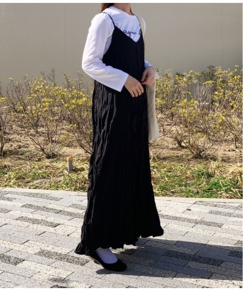ANOTHER S(アナザーエス)の「ワッシャープリーツロング丈キャミワンピース(ワンピース・レディース・ベージュ/ブラック/グリーン/グレー・FREE)」の9枚目の写真