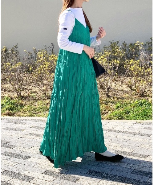 ANOTHER S(アナザーエス)の「ワッシャープリーツロング丈キャミワンピース(ワンピース・レディース・ベージュ/ブラック/グリーン/グレー・FREE)」の19枚目の写真