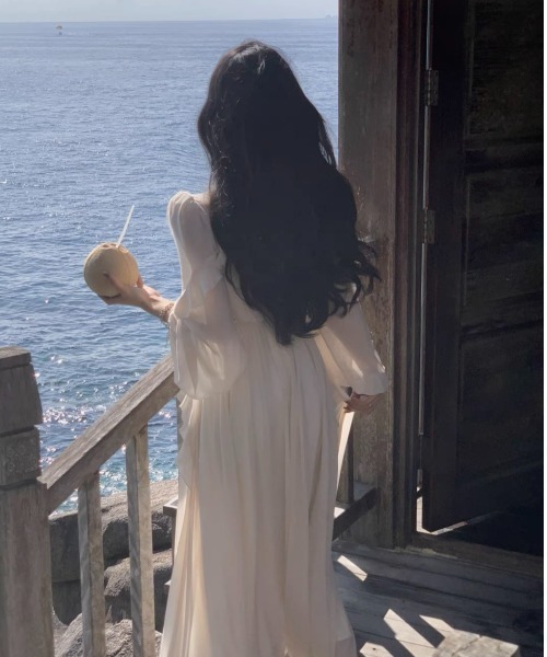 大人のフェミニン。ハーフハイネックシースルーフレアワンピース