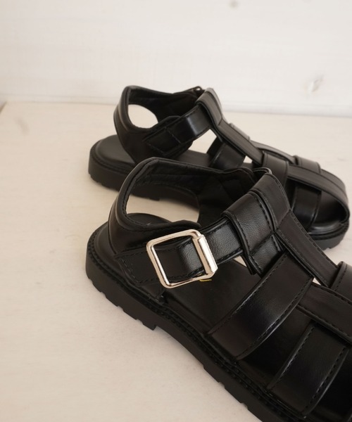 Bambin（ボンバン）の「【 Bambin / ボンバン 】 フェイクレザー キッズ グルカサンダル（サンダル・キッズ・ブラック/ブラウン・17/18/16）」の4枚目の写真