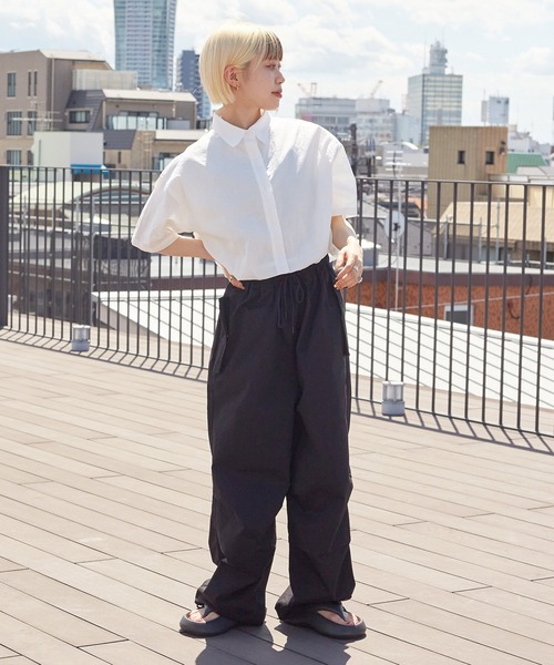 w closet（ダブルクローゼット）の「クロップド半袖シャツ（シャツ/ブラウス・レディース・オフホワイト/ストライプ/チェック・FREE）」の4枚目の写真