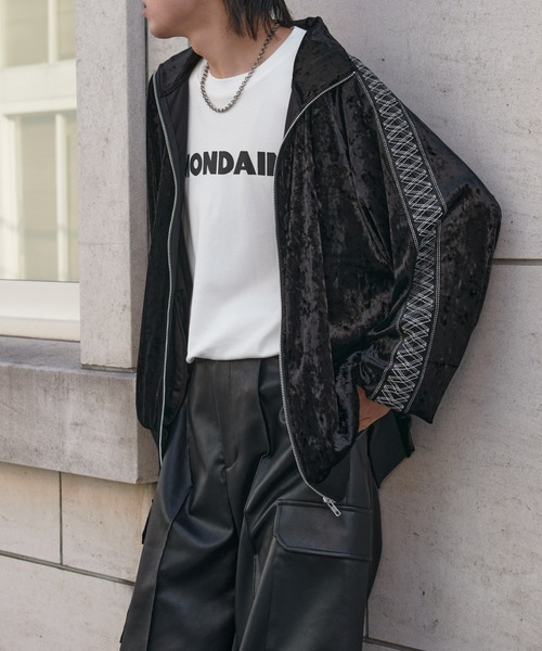 COLONY 2139（コロニートゥーワンスリーナイン）の「クラッシュベロア