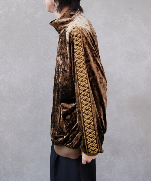 COLONY 2139（コロニートゥーワンスリーナイン）の「クラッシュベロア